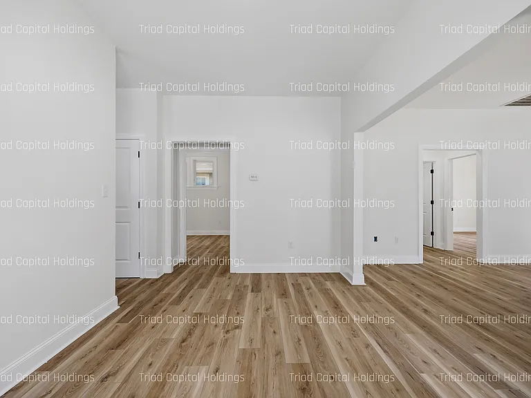 905 Meares St — Photo 13
