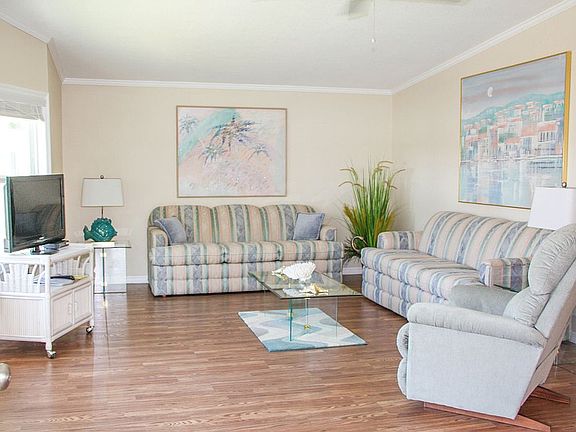 Living rm wide lake view