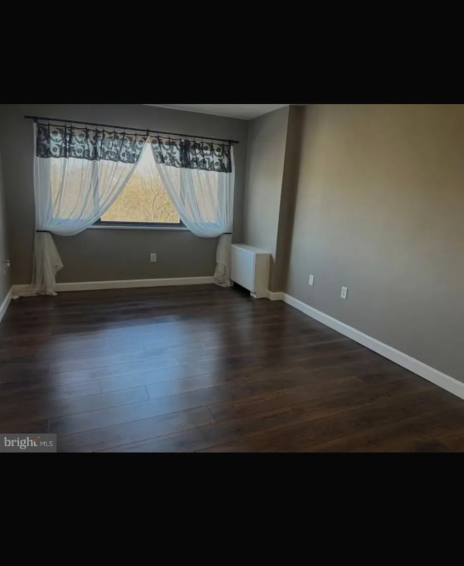 2 bed, 1054 sqft, $2,200 — Photo 3
