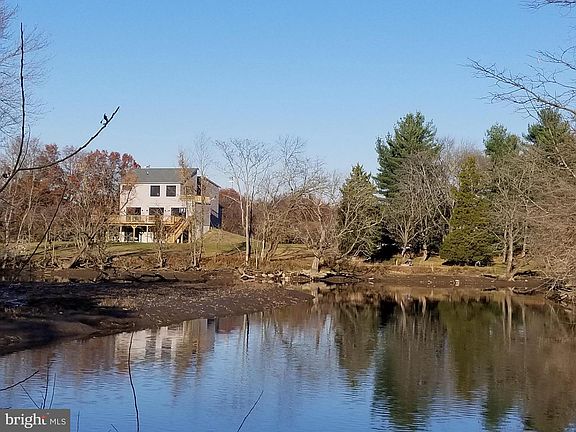2nd image of 11 S Fork Landing Rd