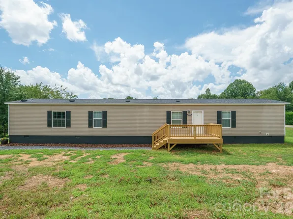 4059 Beach Rd, Hudson, NC 28638