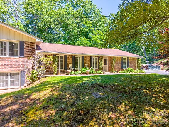 3rd image of 1747 University Heights Rd