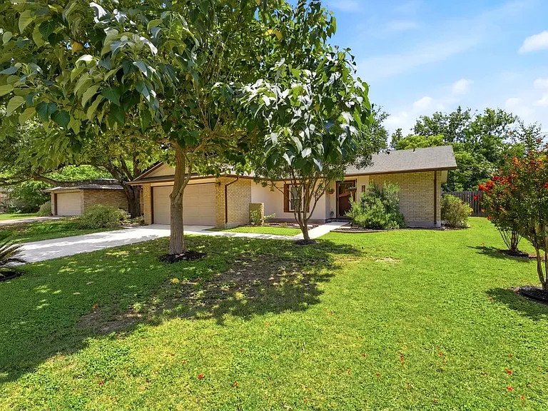 1114 Churing Dr — Photo 28