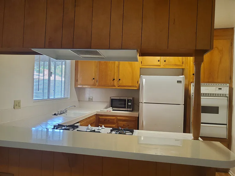 655 Colby Cir #17 — Photo 4