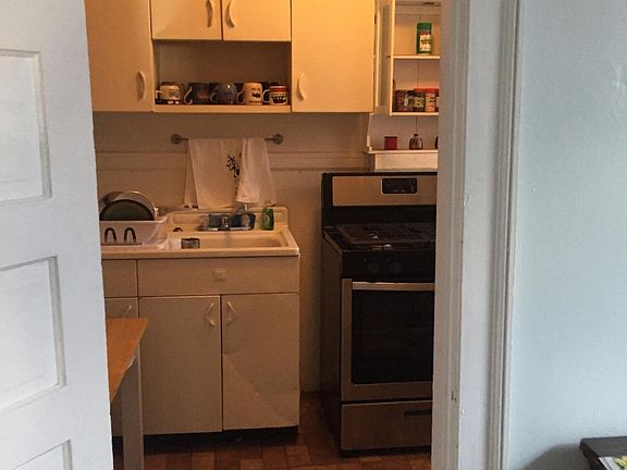2nd image of 806 N Boulevard APT 10