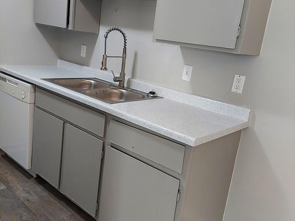 5th image of 925 W 29th St S #517