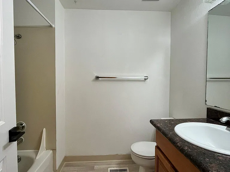 3025 NE 59th Ave — Photo 10