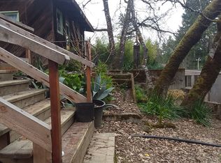84 Birdie Ln, Redway, CA 95560