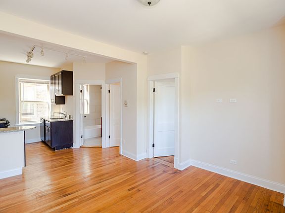 2nd image of 4901 W Cullom Ave #49032