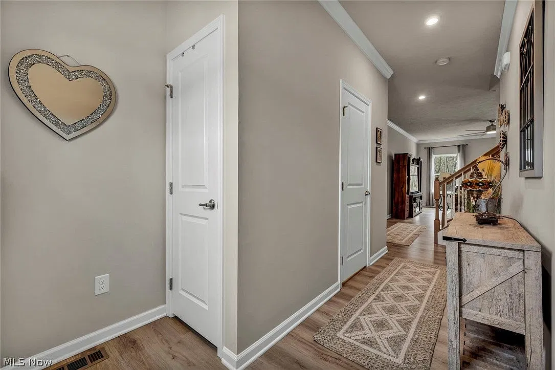 3 bed, 3.5 bath, 2372 sqft, $2,700 — Photo 3