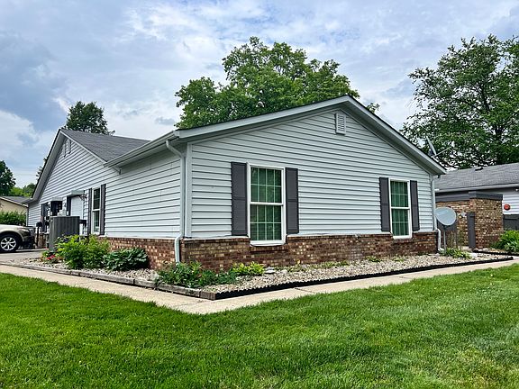 2nd image of 4413 Clovelly Ct