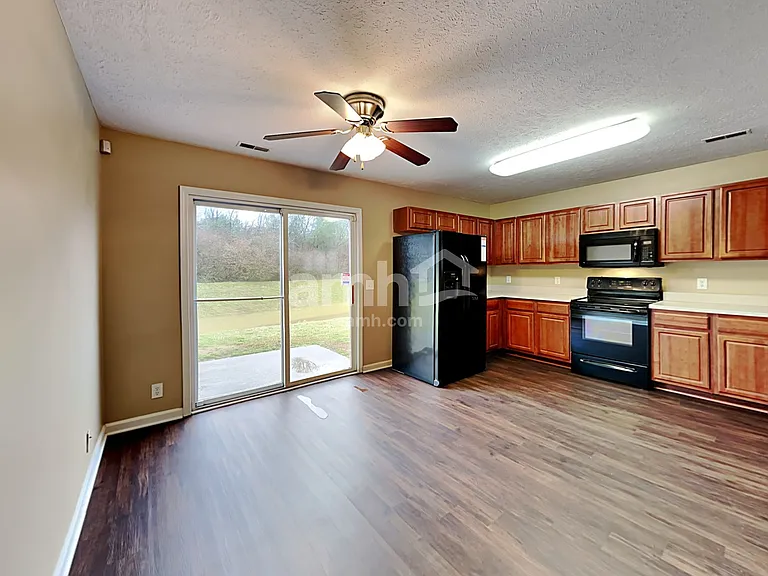 3136 Hidden Creek Dr — Photo 4