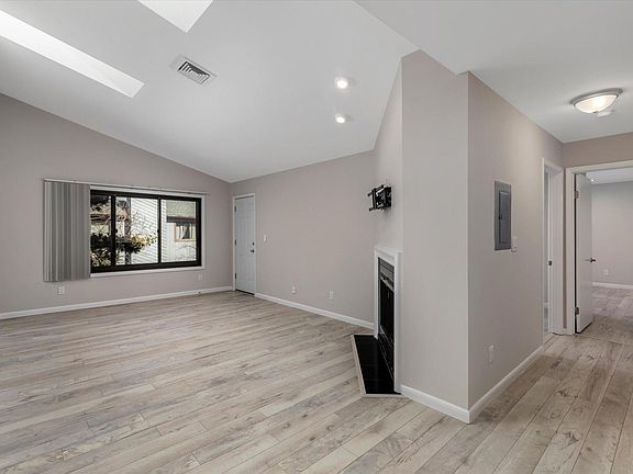 5th image of 1471 John St