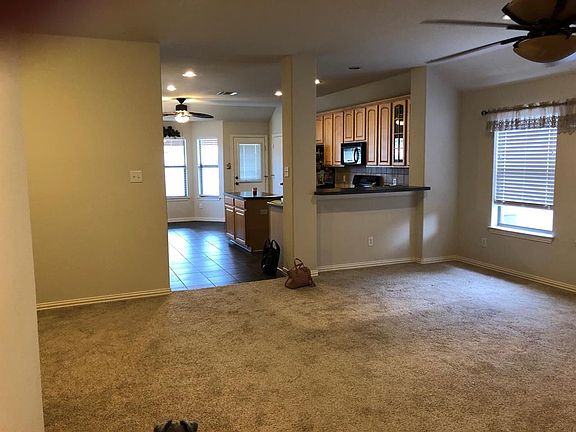 4th image of 1517 Greenbrier Dr
