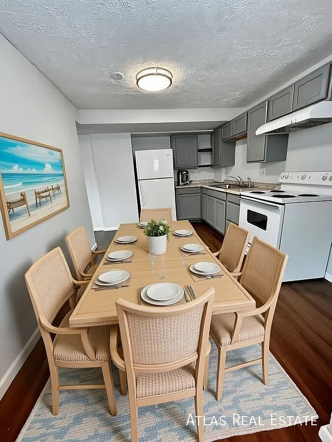 Apply Today and Enjoy 4-Weeks Rent Free with Signed Lease! — Photo 2