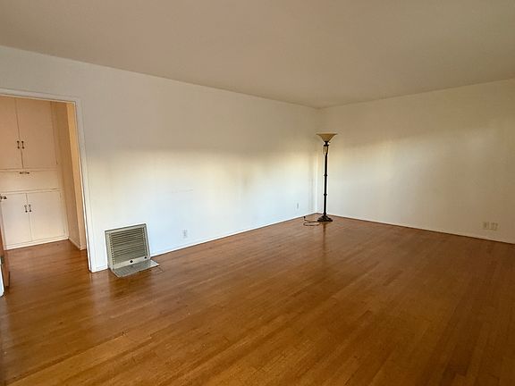 5th image of 425 Allen Ave Unit C