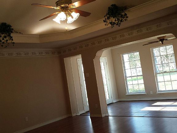 vaulted ceilings in liv1
