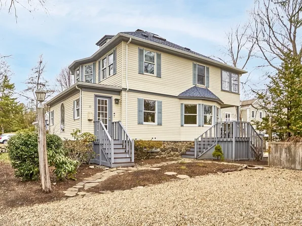 39 Village St, Marblehead, MA 01945