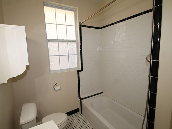 3rd image of 214 W 38th St