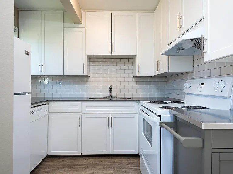 The Jax Apartments | Kitchen