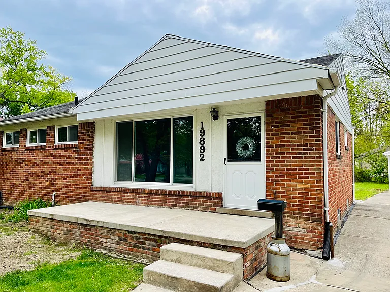 19892 Rose Ct — Photo 1