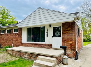 19892 Rose Ct, Harper Woods, MI 48225
