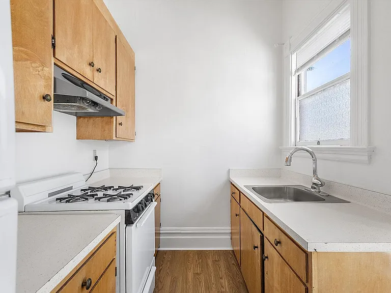 918 Lafayette St #3 — Photo 6