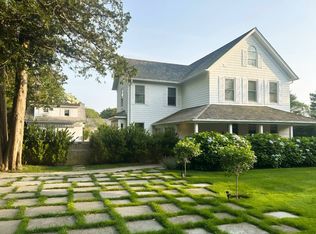 300 Hill St, Southampton, NY 11968