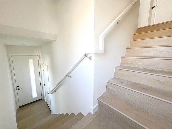 4th image of 221 N Mountain Ave #14