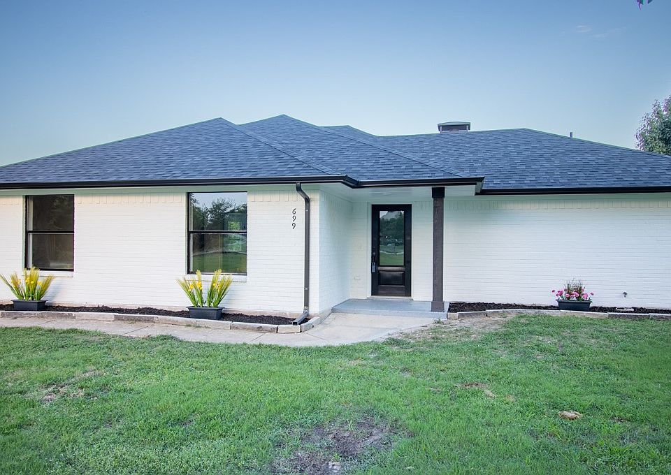 1st image of 699 Rose Garden Dr