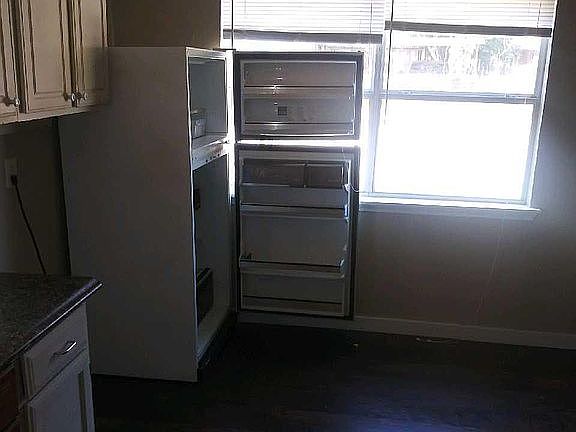 4th image of 1001 Minden St