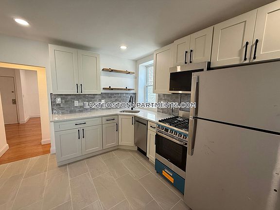 4th image of 20 Chelsea St APT 1