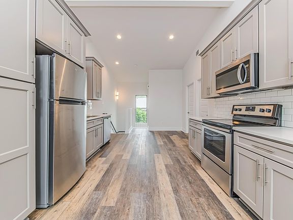 3rd image of 313 Devalcourt St #102-105
