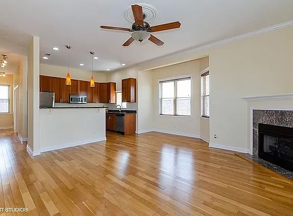 5th image of 6015 N Mozart St APT 303