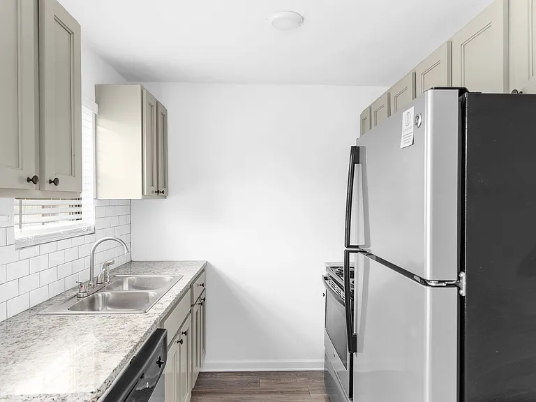 Linridge Apartments — Photo 13