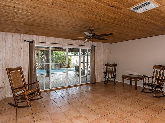 3rd image of 121 Sirena Dr