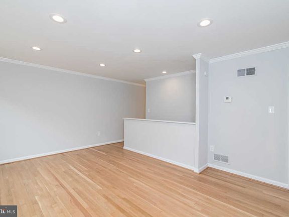 4th image of 14812 Elmwood Dr