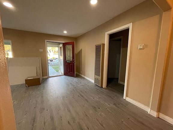 4th image of 355 Cureton Pl