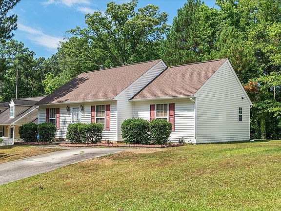 2nd image of 220 Hickory Glen Ln