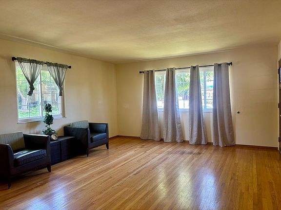 4th image of 297 Juniper St