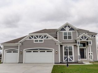 1310 Shoal Ridge Rd, Oconomowoc, WI 53066