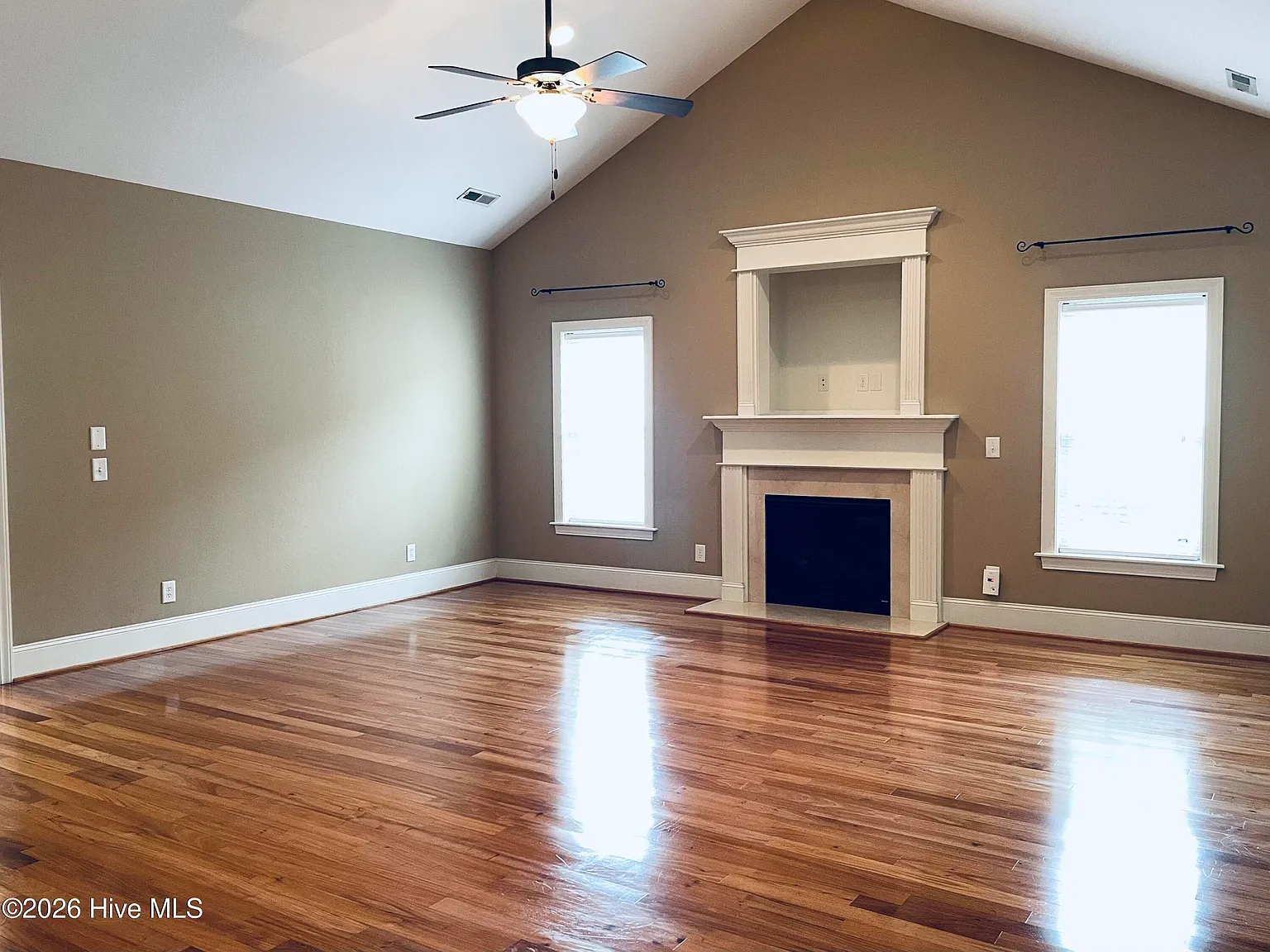 3 bed, 3.0 bath, $2,200 — Photo 4