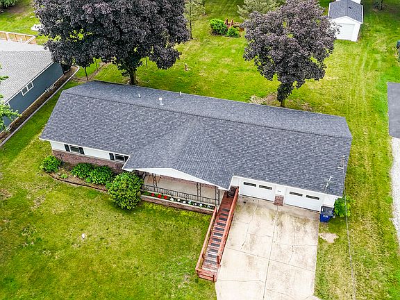 3rd image of 7032 Red Apple Dr
