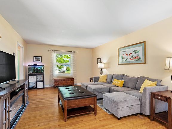 3rd image of 1113 Oxford Ct