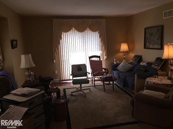 2nd image of 37193 Glenbrook Dr