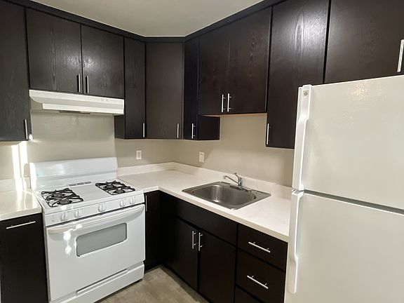 4th image of 768 Blossom Way #32