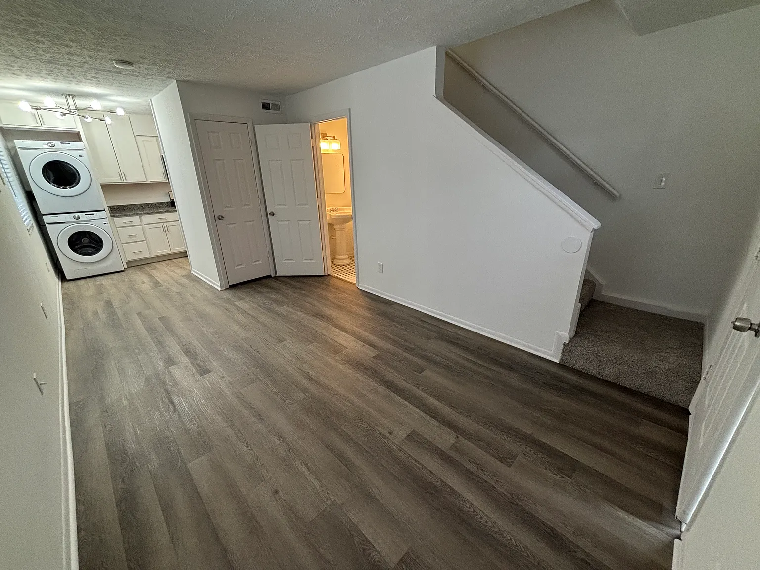 526 Forest St — Photo 3