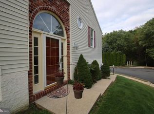426 Willows Ln, Aldan, PA 19018