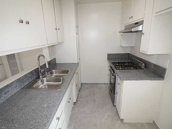 5th image of 1129 S Mariposa Ave