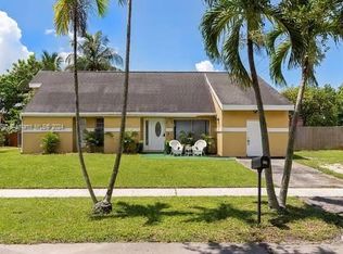 8960 Crescent Dr, Miramar, FL 33025